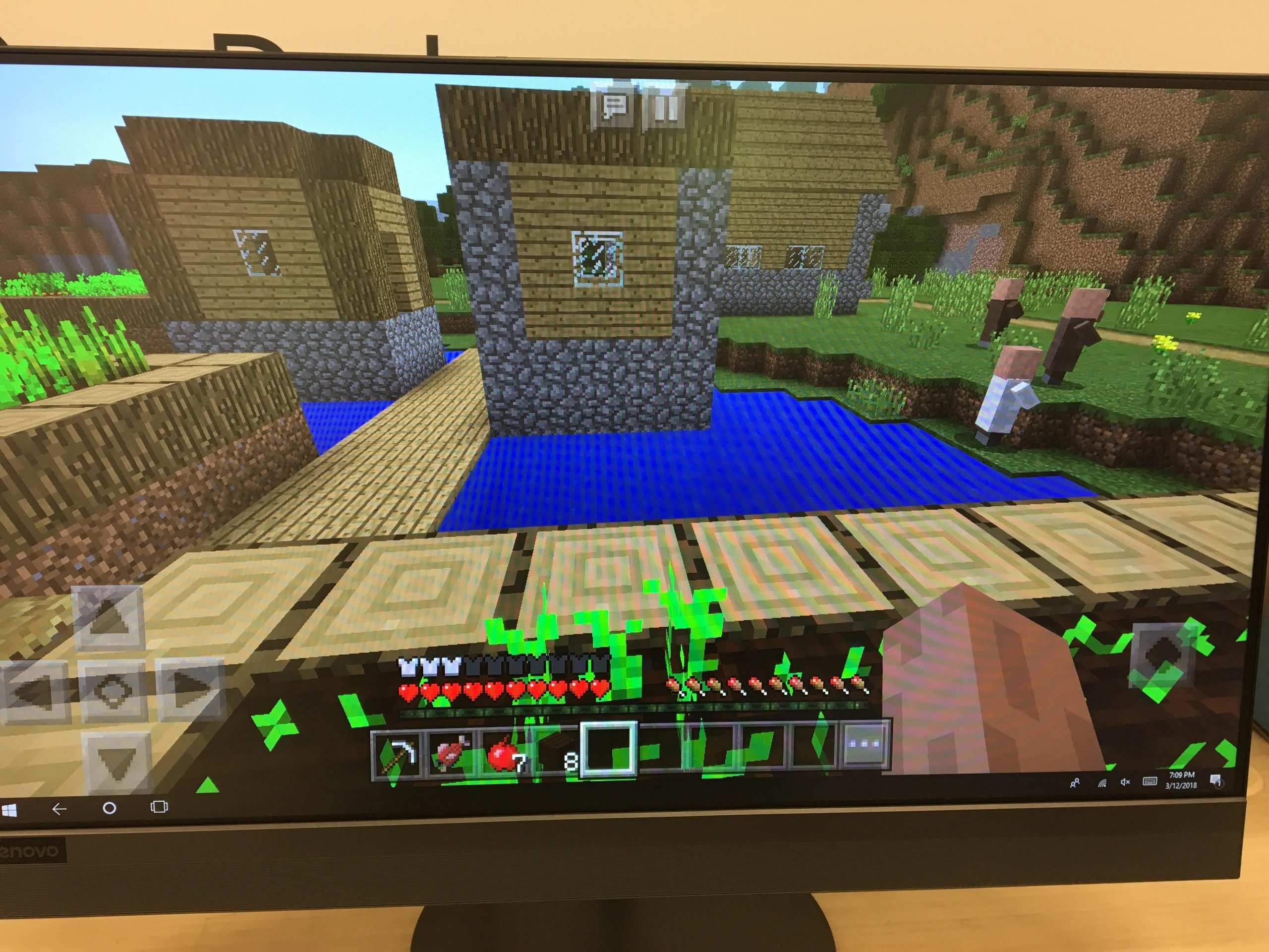 Apparently we can play Minecraft on a demo computer : OfficeDepot