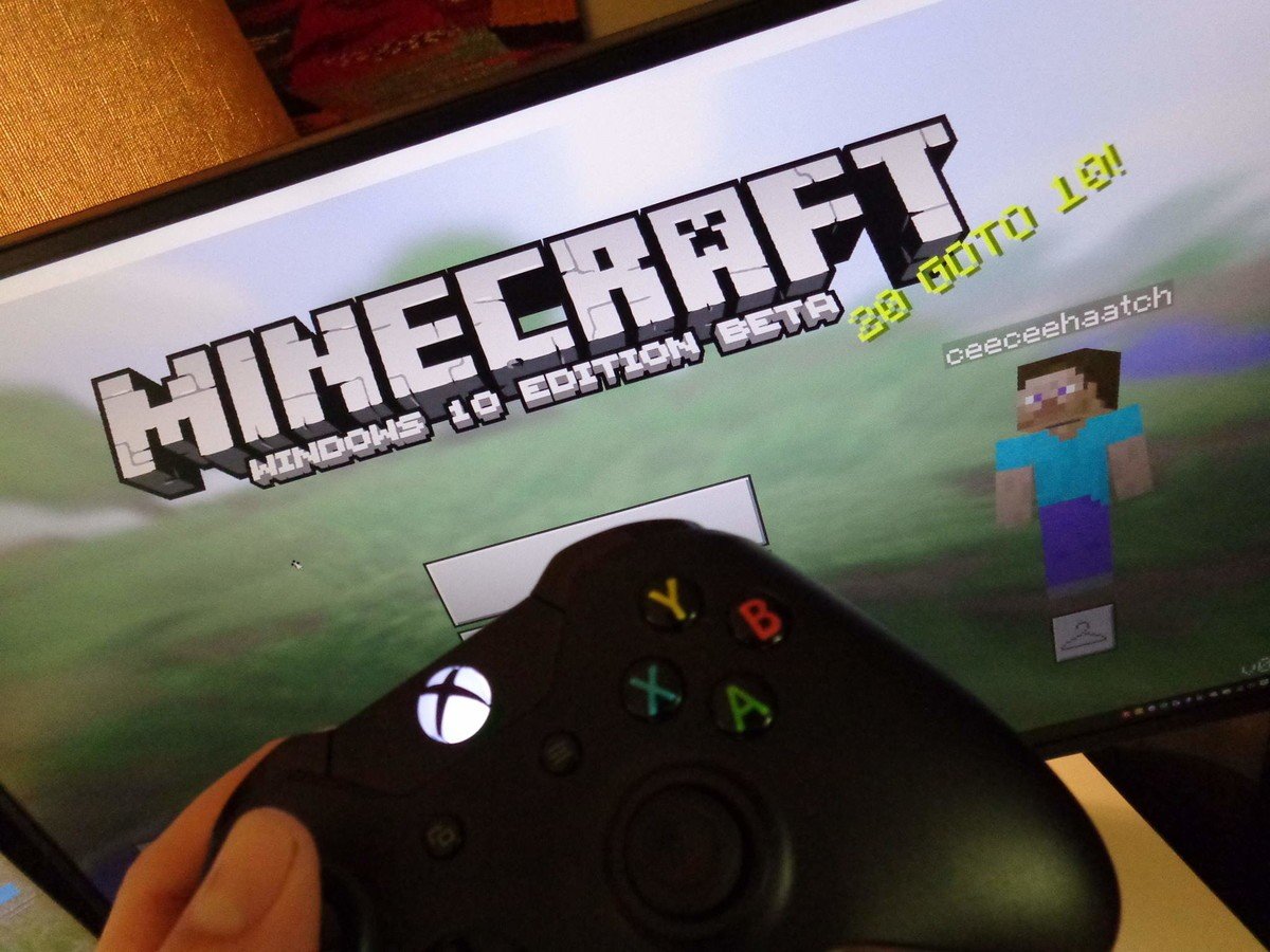 Four big differences between Minecraft: Windows 10 Edition ...